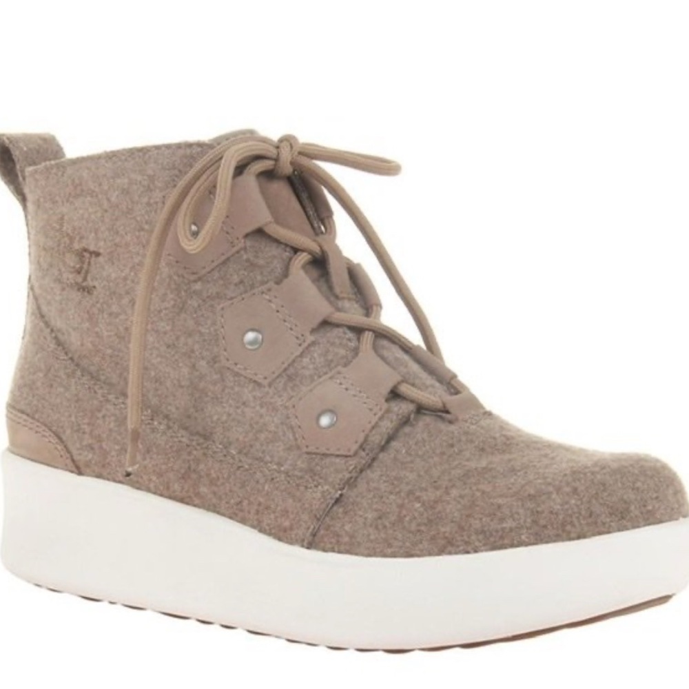 OTBT DEFEND Winter Bootie …NEW w/Box
